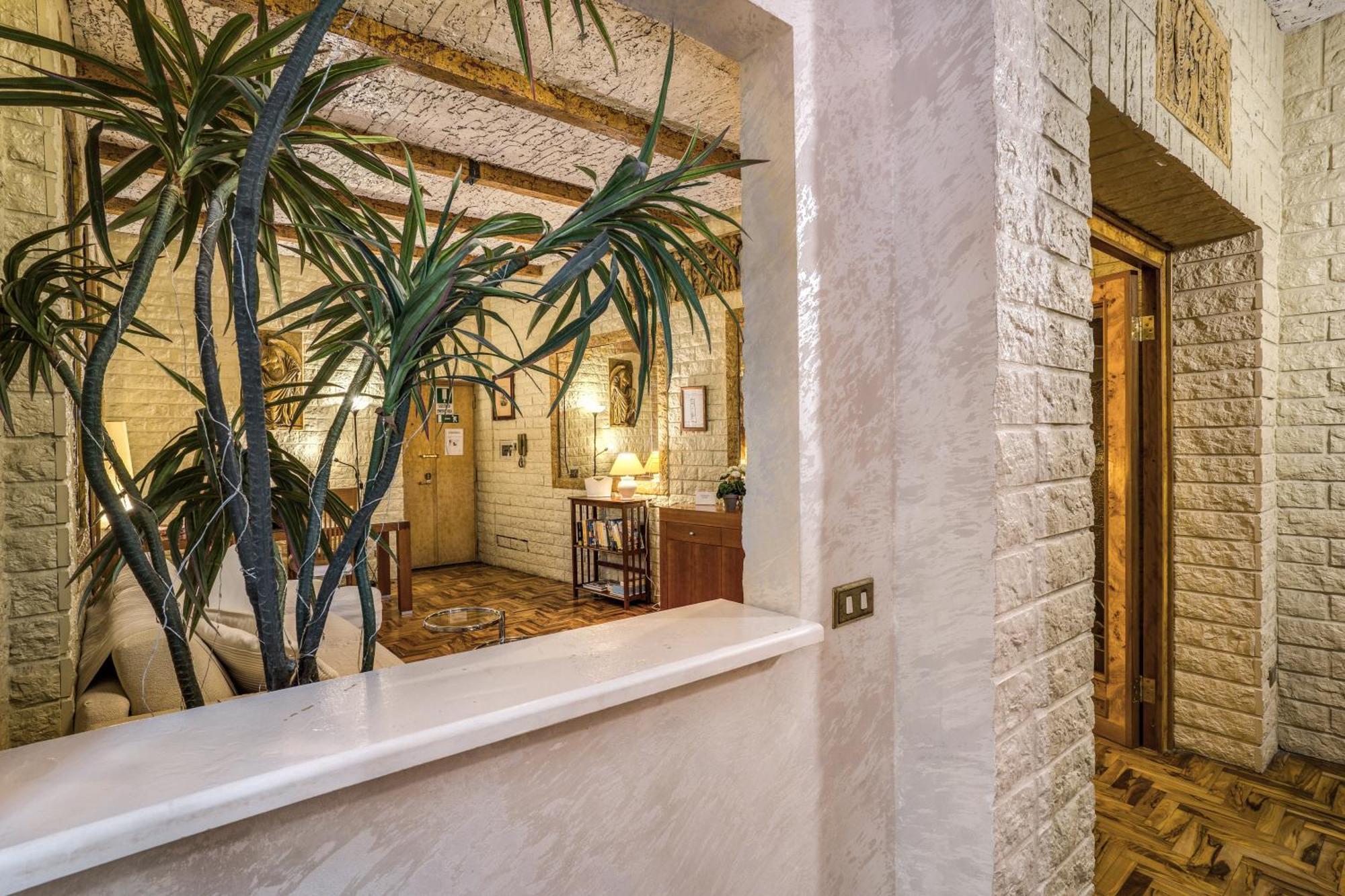 Fontana Di Trevi Charming Apartment Roma Ngoại thất bức ảnh